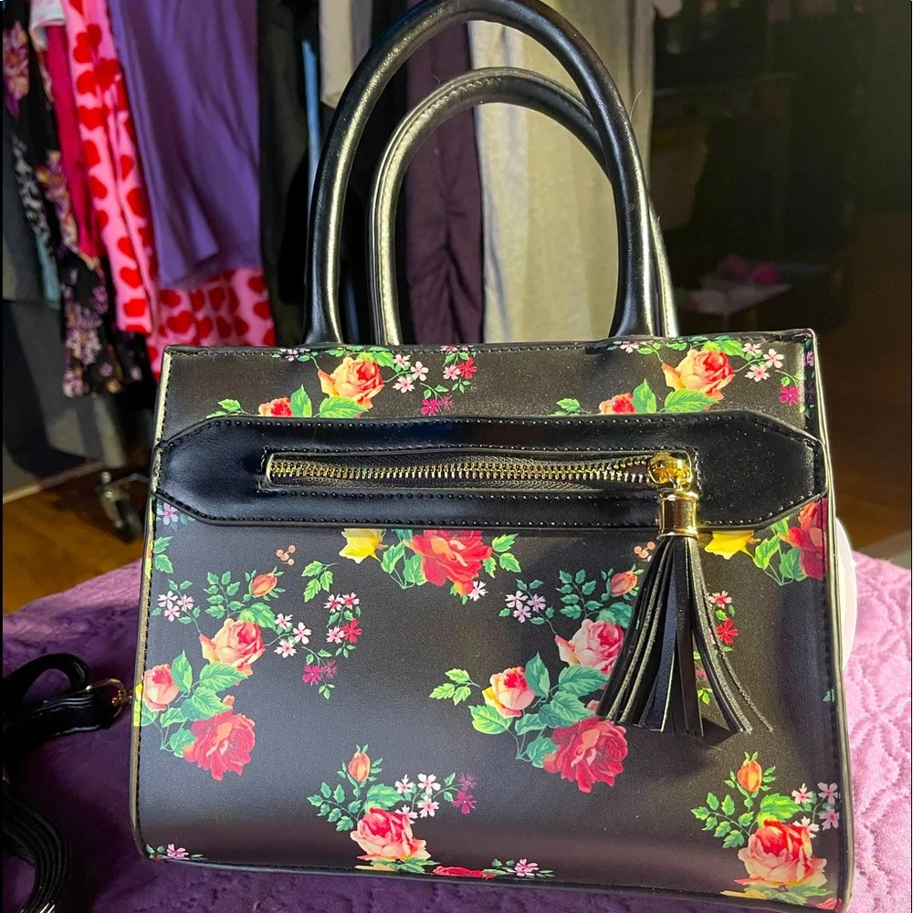 NWOT Handbag black with flower print - Picture 2 of 9